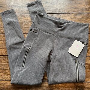 NWT Athleta Herringbone Sly Drifter Tights w/ Zipper Pockets in Grey, Size MT